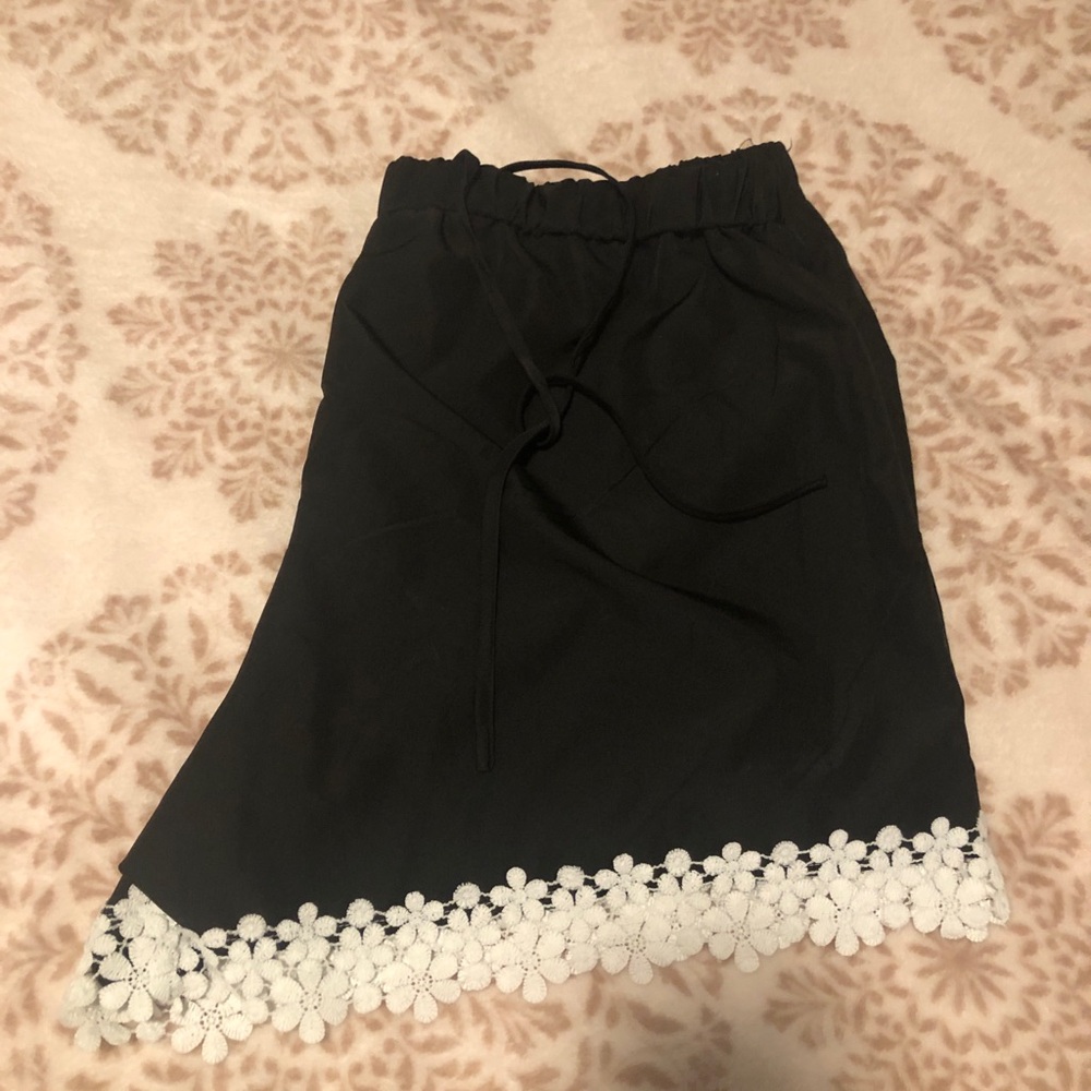 SHEIN Black Asymmetrical Skirt with White Floral Hem